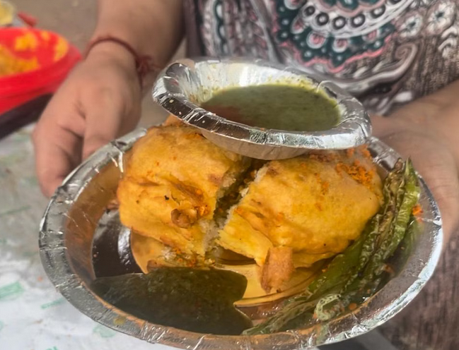 Delhi,s viral vada pav Girls Chandrika Dikshit 